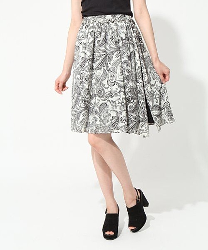 ペイズリープリントミディスカート