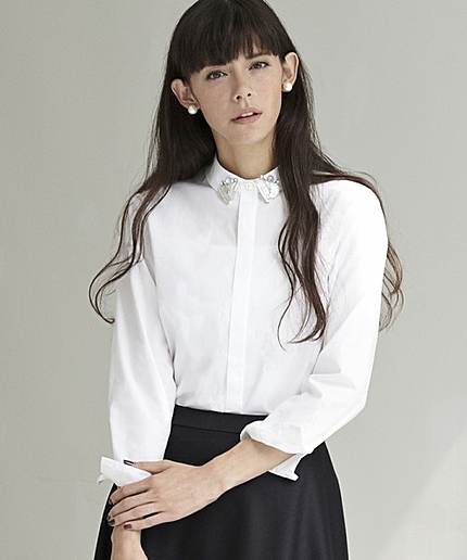 GC C ヒヨク エリ ビジューシャツ