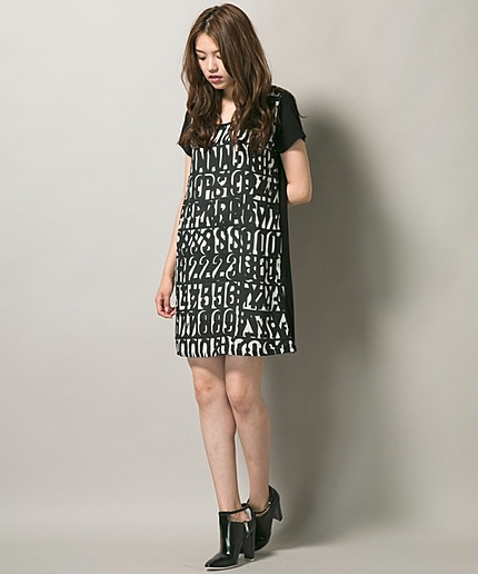 レターズプリントTシャツワンピース（PaulSmithBLACK）