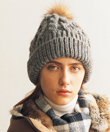 BYBC ファーポンポン ケーブルニットキャップ ▽