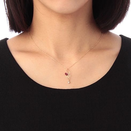 透かしハートショートネックレス