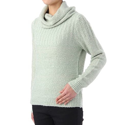 ラメ使いオフタートルブークレーニット