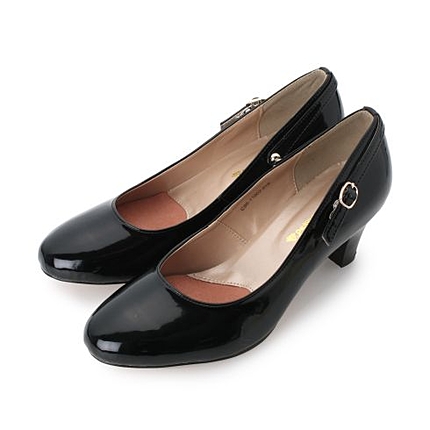 ベルト付きエナメルパンプス