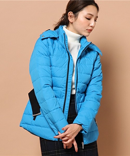 Ｗカラーブロッキングベルト付きフードダウンジャケット