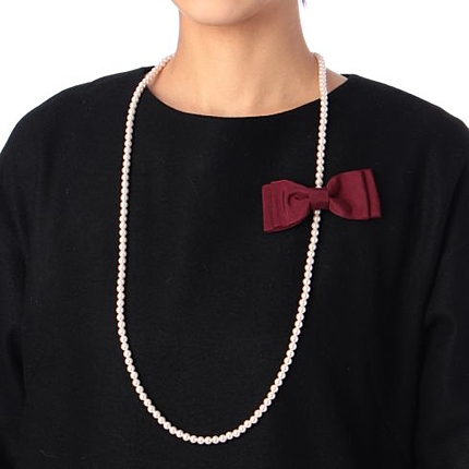 リボンブローチ付きパールビジューネックレス