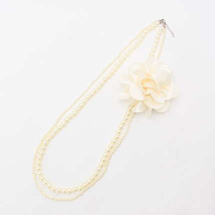 コサージュ&パールネックレス