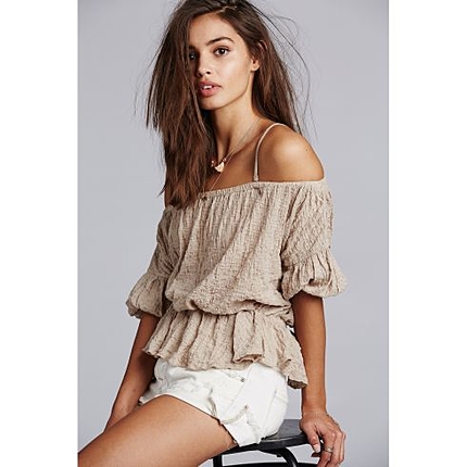 オフショルダーペプラムブラウス