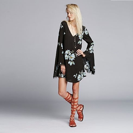 バック開きフラワーミニワンピース