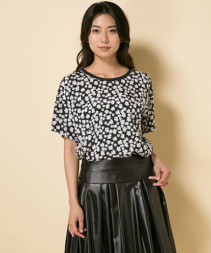 ルースフローラルストレッチクレープデシンブラウス