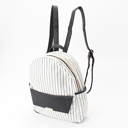 レザー調コンビリュック