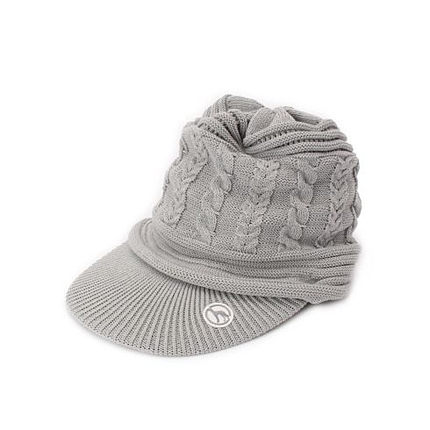 ケーブル編みツバ付きニットキャップ