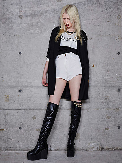 ハイウエストホワイトデニムショート