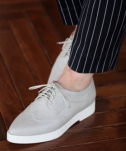 レースアップウイングチップシューズ