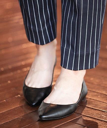 ポインテッドフラットパンプス