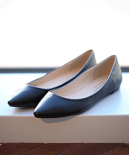 ポインテッドフラットパンプス