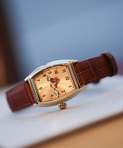 Disney ミニーマウススクエアウォッチ