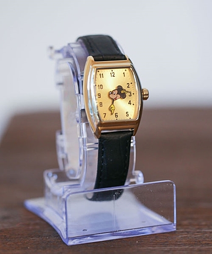 Disney ミッキーマウススクエアウォッチ