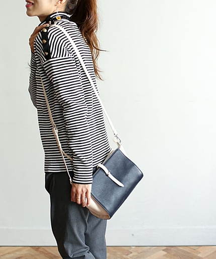 レザーショルダーバッグ