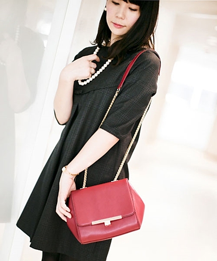 Fレザーチェーンハンドルポシェット