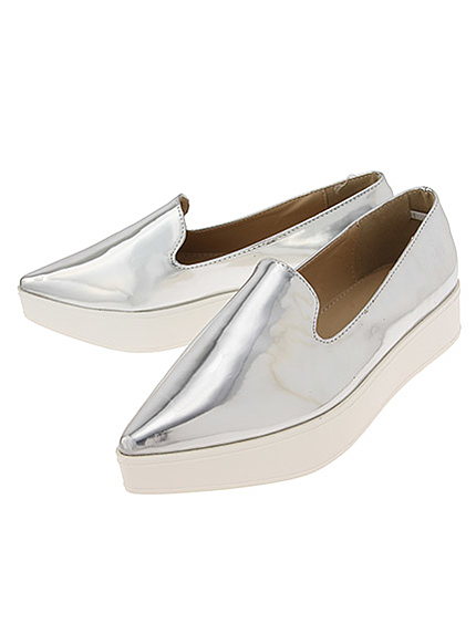 ポインテッドトゥスニーカー