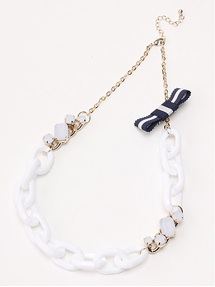 リボンブローチ付きビジューチェーンネックレス