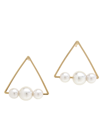 パールトライアングルピアス