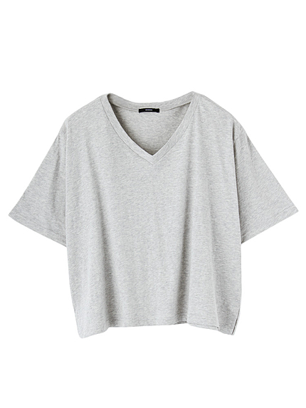 Vネック over Tシャツ