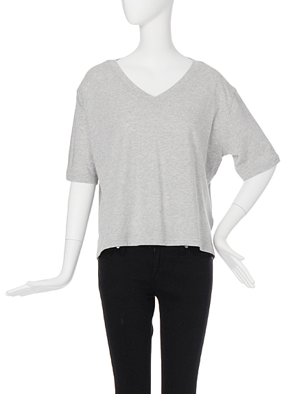 Vネック over Tシャツ