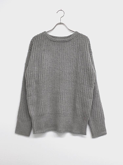 シンプルモヘアニット