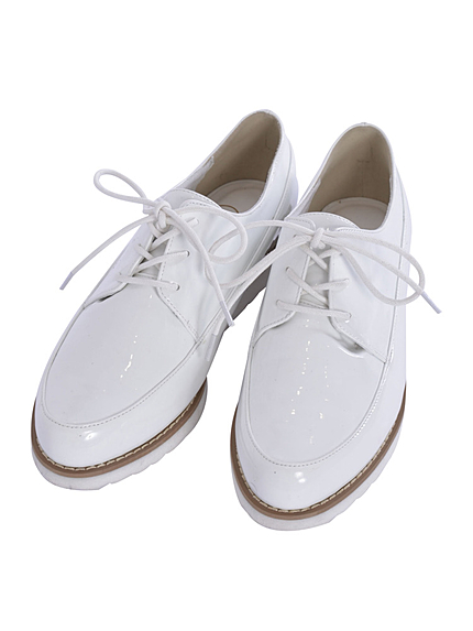 エナメルレースアップシューズ