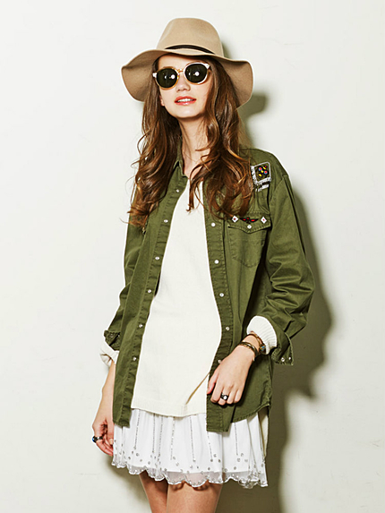 ネイティブ刺繍ミリタリーシャツ