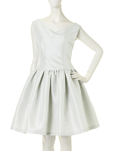 オフショルシャンタンドレス