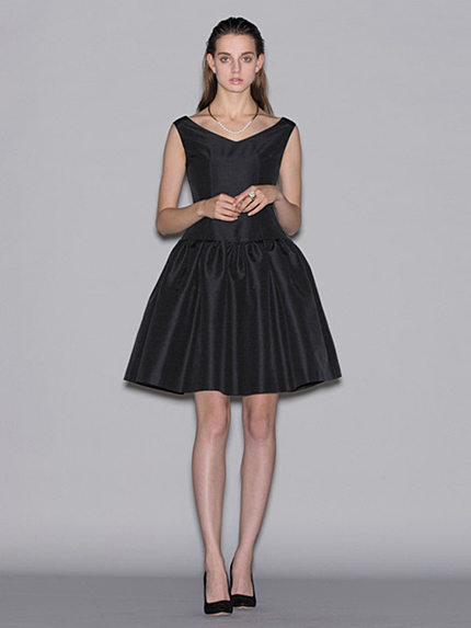 オフショルシャンタンドレス