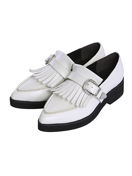 ベルト付きローファー