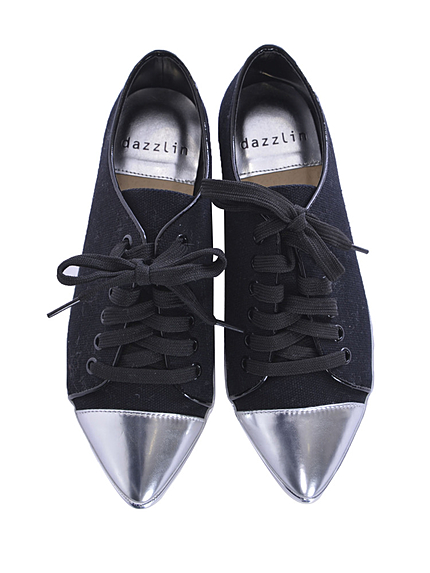 【goods】ポインテッドトゥキャップスニーカー