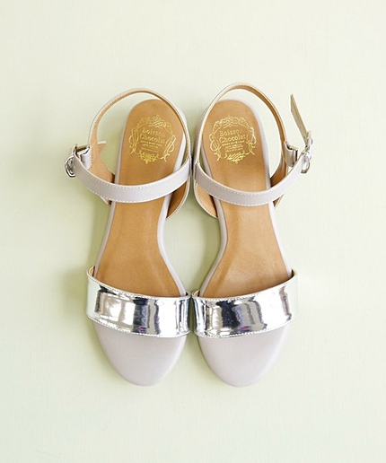 ▼ボワソンショコラ/B フラットストラップサンダル