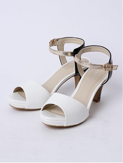 ストラップサンダル