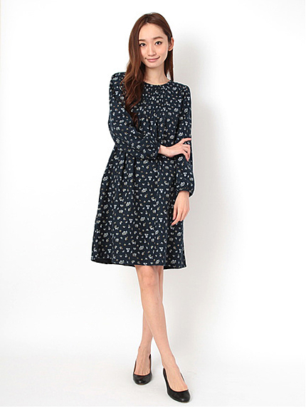 【Special Price】・U小花柄フレア長袖ワンピース