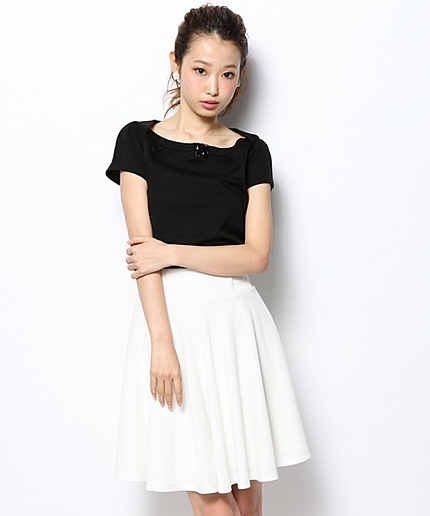 デコルテリボンTシャツ