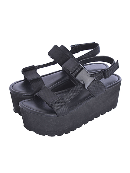 スポーティーサンダル