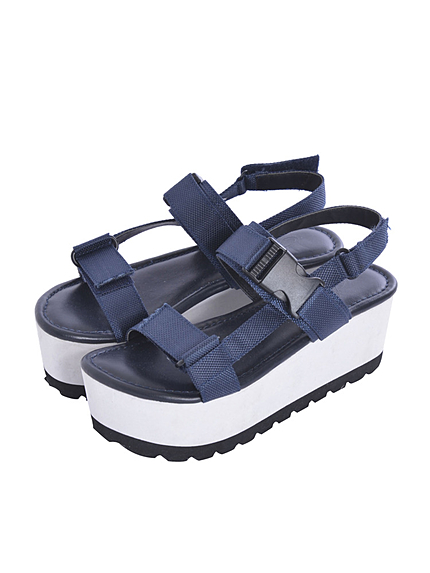 スポーティーサンダル