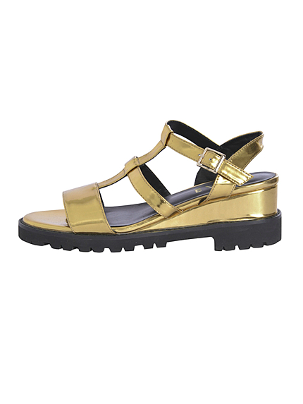 メタリックサンダル