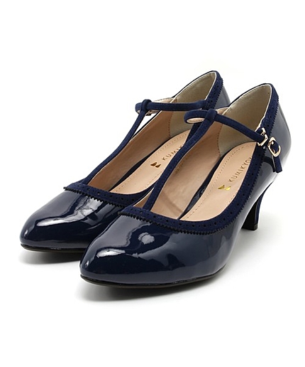 Ｔストラップパンチングパンプス