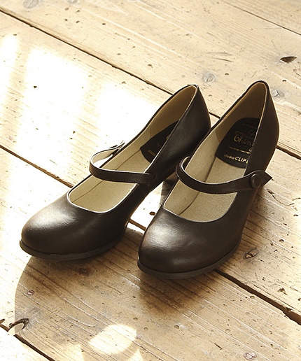 フェイクレザーストラップヒールパンプス