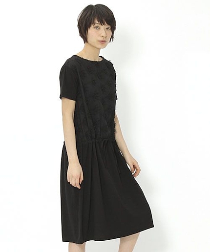 【再入荷】花柄刺繍Ｘカットワンピース