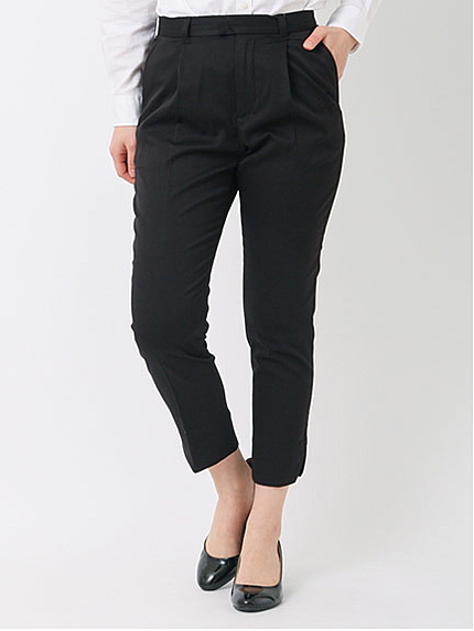 ・スリットテーパードパンツ