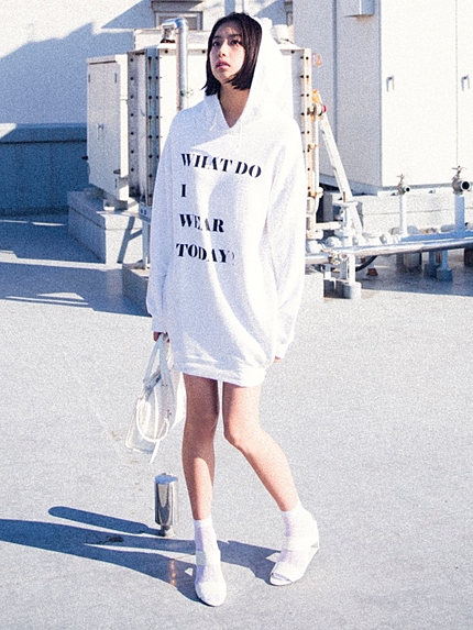 ロゴPRINTロングパーカー