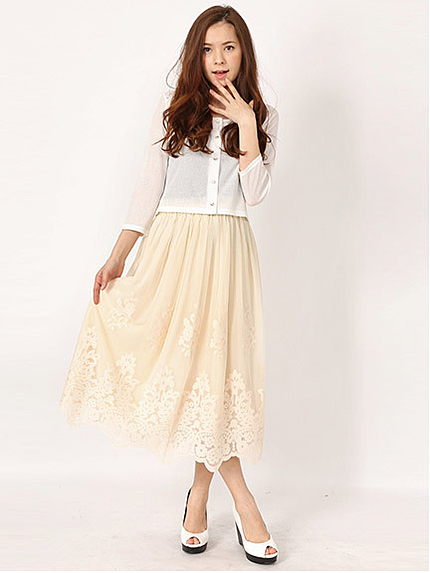 刺繍入りチュールスカート