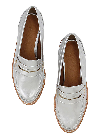 メタリックローファー