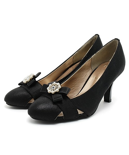 カッティングビジューパンプス